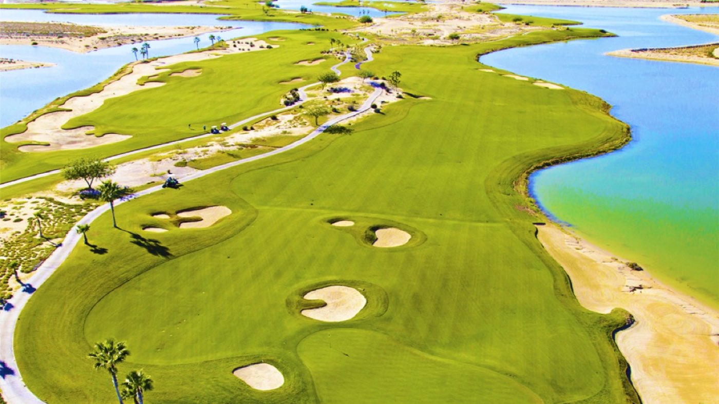 Access to 18-hole Par-72 seaside golf