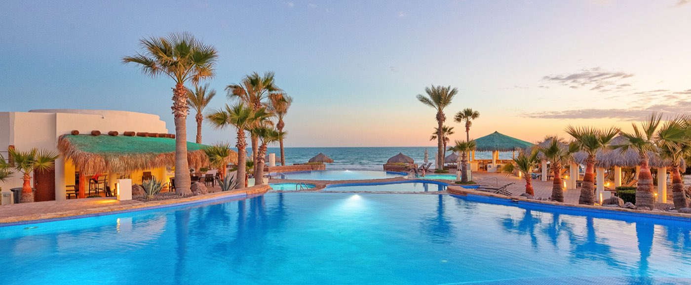Luna Blanca infinity pool at dusk